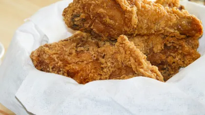 Cum să îţi prepari pui prăjit ca la KFC la tine acasă