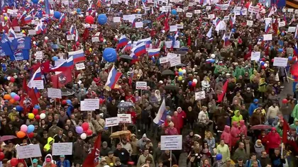Manifestaţie de amploare în Moscova de 1 Mai. Aproximativ 100.000 de persoane au defilat în Piaţa Roşie