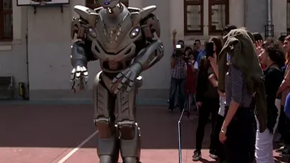 Robotul Titan, care a urcat pe scenă alături de Rihanna, a ajuns în România