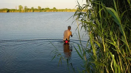 Metoda INEDITĂ a unui bărbat de a aduce la mal cel mai mare PEŞTE din apă