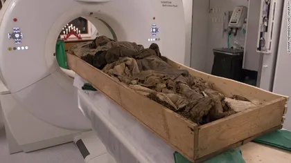 DESCOPERIRE BIZARĂ făcută în mormântul unui episcop mort de 350 de ani. Secretul pe care l-a luat în COŞCIUG