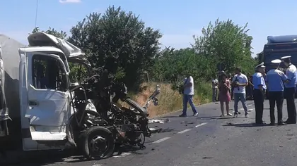 Accident grav la Focşani între un TIR şi o dubiţă. Un biciclist, victimă colaterală. UPDATE