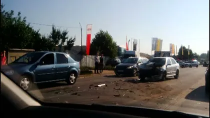 ACCIDENT în LANŢ în Bucureşti. Patru maşini s-au ciocnit
