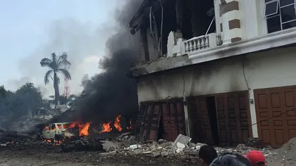 Un avion militar s-a prăbuşit în Sumatra. Cel puţin 141 de morţi