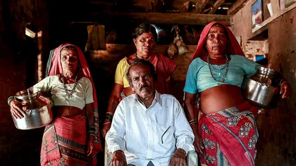 Motivul INCREDIBIL pentru care un indian şi-a luat a treia soţie