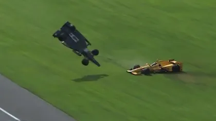 Accident teribil în Indy Car. Maşinile au zburat de pe pistă VIDEO
