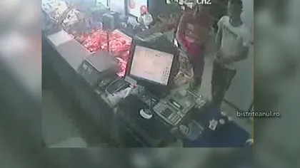 Doi tineri, filmaţi în timp ce furau bere şi ţigări dintr-un magazin VIDEO