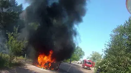 O maşină a ars ca o TORŢĂ în Suceava VIDEO