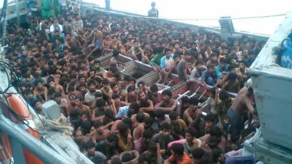 Marina din Myanmar a escortat o navă cu SUTE de imigranţi clandestini, în Bangladesh