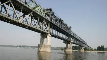 Restricţii de circulaţie, extinse pe podul de la Giurgiu, din cauza lucrărilor de reabilitare