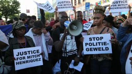 Tensiuni în Olanda: Poliţia a fost atacată cu pietre după o moarte suspectă