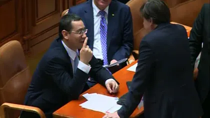 Ce au discutat Crin Antonescu şi Victor Ponta în timpul dezbaterilor pe moţiunea de cenzură - video