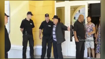 Ceartă şi scandal în primărie. Au fost chemaţi jandarmii după ce două femei s-au bătut pentru un bărbat VIDEO
