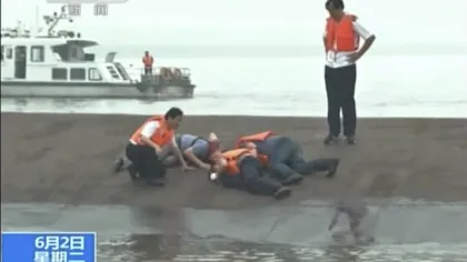Feribot cu 458 de persoane scufundat într-un fluviu din China. Şapte oameni au murit UPDATE
