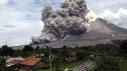 Alertă MAXIMĂ: Erupţia unui vulcan ameninţă Indonezia. Populaţia este evacuată. VIDEO