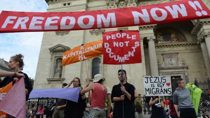 Protest la Budapesta faţă de gardul anti-imigranţi VIDEO