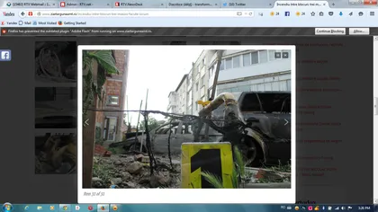 Incendiu între blocuri, la Târgu Neamţ. Trei maşini au fost făcute scrum VIDEO