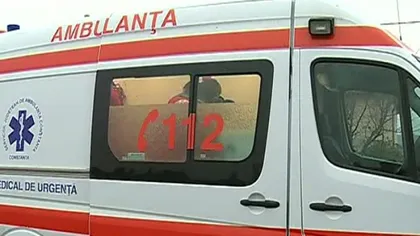 O ambulanţă a fost lovită de un autoturism, în Capitală. O asistentă a fost rănită