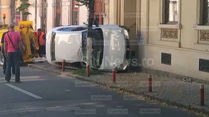 Accident din cauza vitezei în Transilvania. Imagini spectaculoase cu maşini în poziţii nefireşti VIDEO