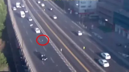 UIMITOR. Un PESCĂRUŞ a provocat un accident în LANŢ pe o autostradă. Nouă maşini distruse VIDEO