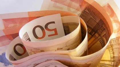 Proiect: Tinerii sub 35 de ani ar putea primi 500 de euro de la stat, pe lângă salariu. Vezi în ce condiţii