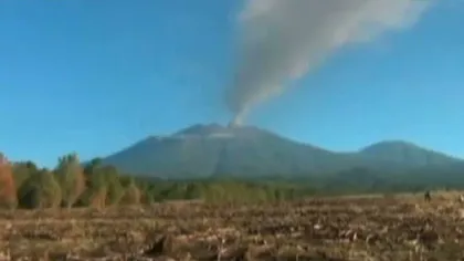 Mii de turişti blocaţi în Bali, din cauza unei erupţii vulcanice. Sute de zboruri au fost anulate VIDEO
