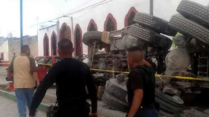 CARNAGIU pe şosea în Mexic. Peste 20 de morţi şi 30 răniţi VIDEO