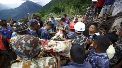 Tragedie în Nepal: Cel puţin 33 de persoane au murit