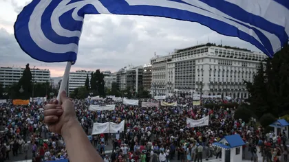Grecii au ieşit din nou în stradă: 8.000 de persoane la Atena, împotriva austerităţii