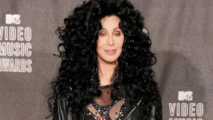 Cher îşi trăieşte ultimele clipe de viaţă. A început să-şi dea din lucruri şi s-a izolat de lumea exterioară