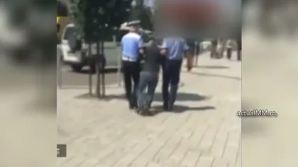 Caz şocant în Baia Mare. Intersecţie blocată după ce un şofer a intrat în comă la volan VIDEO