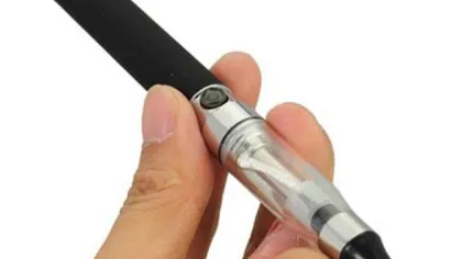 Ţigara electronică ar putea fi prescrisă de medicii