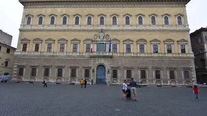ATAC TERORIST la Ambasada Franţei din Roma. Un plic a EXPLODAT