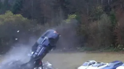Ce se întâmplă la un accident la 200 km pe oră. Totul a fost filmat cu încetinitorul. VIDEO