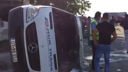 Microbuz cu pasageri, implicat într-un ACCIDENT în Olt. Un mort şi 14 persoane rănite VIDEO
