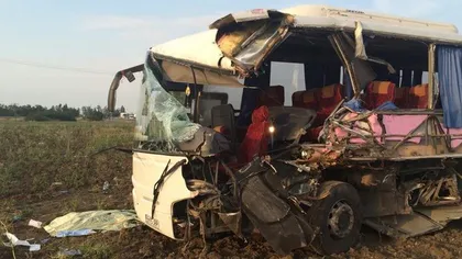 Accident grav la Arad: Un TIR a lovit două autobuze. O persoană a murit, încă una în stare GRAVĂ - FOTO