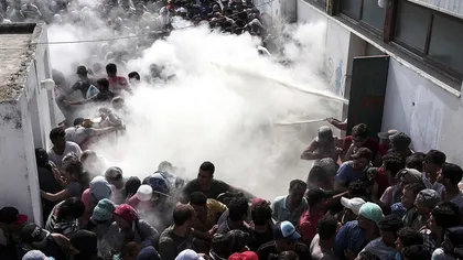 Grecia e disperată. Autorităţile elene nu mai fac faţă afluxului de imigranţi veniţi pe mare VIDEO