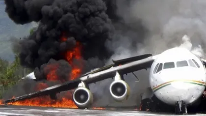 Salvatorii au ajuns la epava avionului prăbuşit în Indonezia, dar nu au găsit niciun supravieţuitor