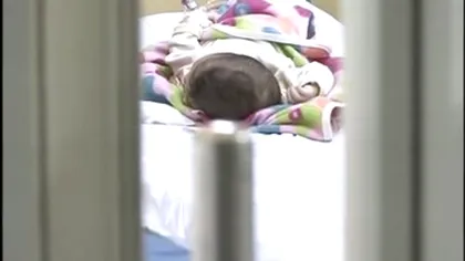 Bebeluş de două luni, în STARE GRAVĂ după ce a fost bătut de mamă