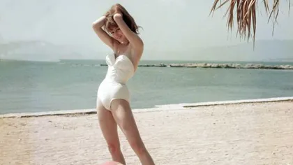 Bond Girls: Cele mai spectaculoase costume de baie vintage