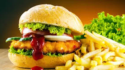 Hamburgerii şi mititeii, pericol pentru sănătate. Ce spun specialiştii