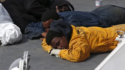 Călăuzele de la bordul navei din Mediterana, în care zeci de imigranţi au murit asfixiaţi, au fost arestate