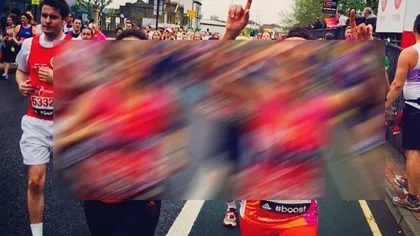 I-a ţâşnit sângele în timp ce alerga la maraton. Imagini şocante cu o femeie PUTERNICĂ VIDEO