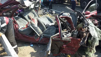 Accident GRAV în Bihor. Cinci persoane rănite, după ce un automobil a fost spulberat de un TIR
