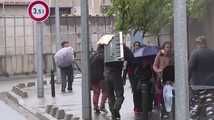 Autorităţile franceze au început evacuarea unui cartier de romi situat la periferia Parisului