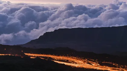 Un vulcan a dat spectacol de zile mari pe Insula Reunion VIDEO
