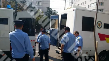 DUBA care îi ducea pe cei şapte violatori din Vaslui la proces, implicată într-un accident VIDEO