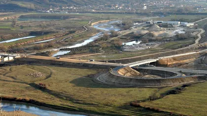 Natura argiloasă şi consistenţa redusă a terenului, câteva din cauzele degradării autostrăzii Sibiu-Orăştie
