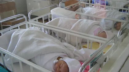 ANPDCA: Aproape o mie de copii părăsiţi în spitale în 2015, mai mult de jumătate fiind lăsaţi în maternităţi