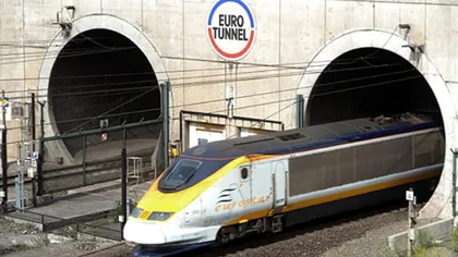 Cinci trenuri Eurostar blocate la intrarea în Eurotunel de imigranţi